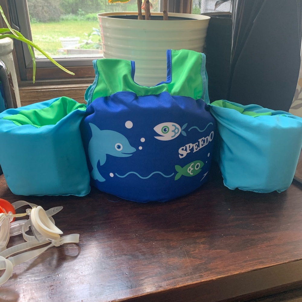 Kids Speedo Floatation Vest and Speedo Googles x2